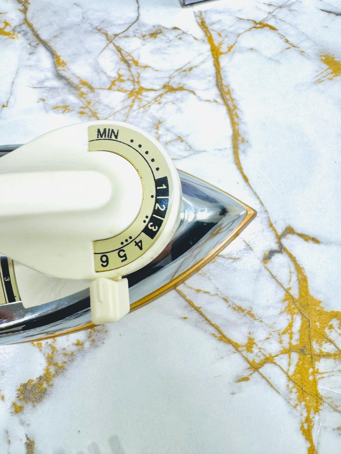 Kenwood non-stick Dry Iron| Gold Sole Plate-1000 W POWER | 1 year warranty
