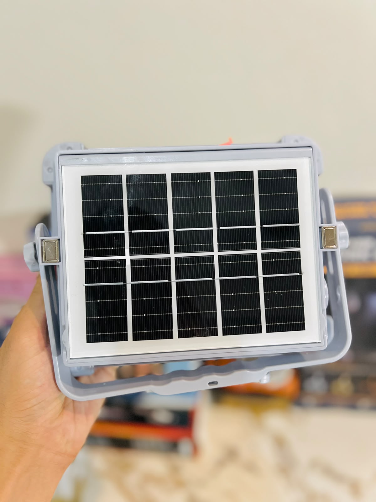 Solar LED Light IP66 600W with 6 High-Efficiency Solar Cells