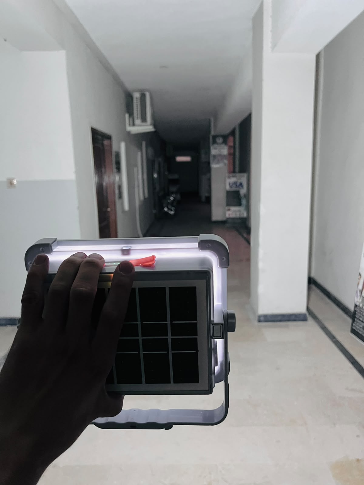 Solar LED Light IP66 600W with 6 High-Efficiency Solar Cells