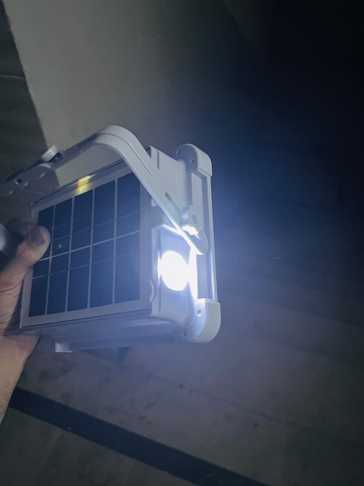 Solar LED Light IP66 600W with 6 High-Efficiency Solar Cells