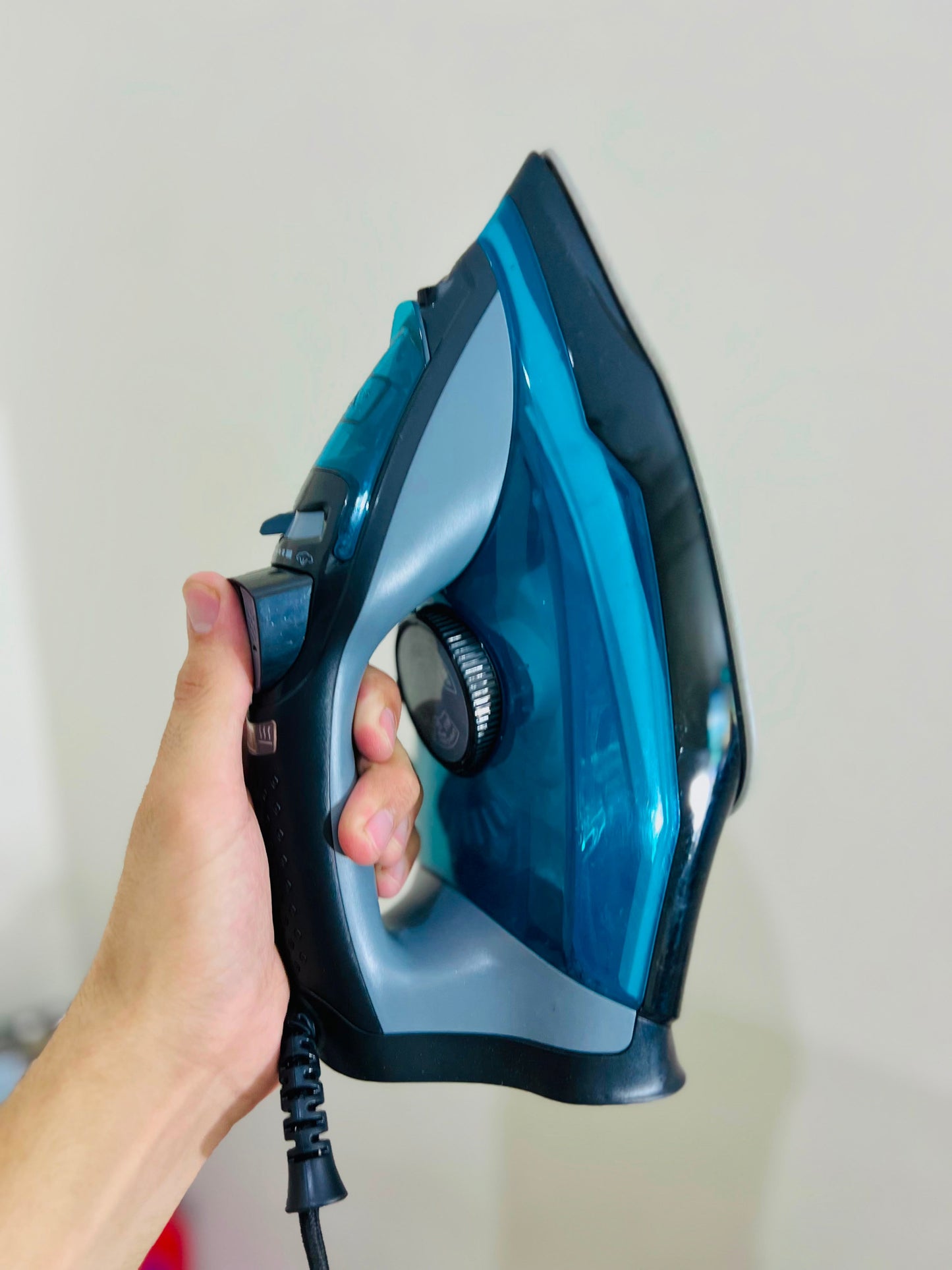 Super Crest SCT-1017 Electric Steam Iron – Powerful Wrinkle Removal (2 Year Warranty) |